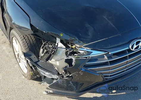 2020 Hyundai Elantra Value Edition z USA, uszkodzony, nr VIN 5NPD84LFXLH584738